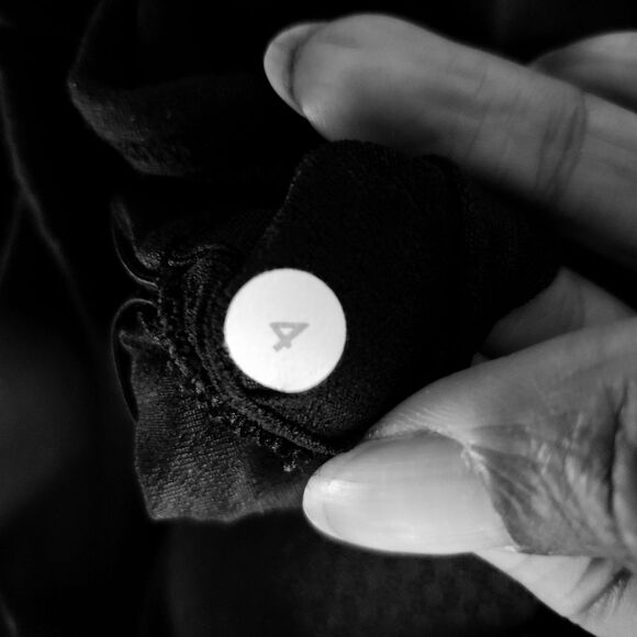 Lululemon Women's Tank Top Size 4 Black Crossback Fitted Scoop Neckline - Picture 7 of 7